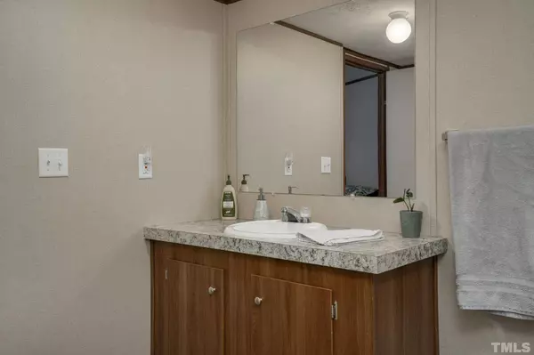 6911 Simmons Road, Castalia, NC 27816