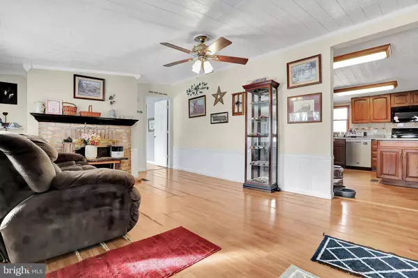 9186 HEDGESVILLE RD, Hedgesville, WV 25427