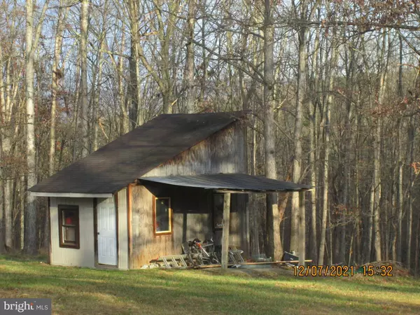 915 TIMBER RIDGE RD, Berkeley Springs, WV 25411