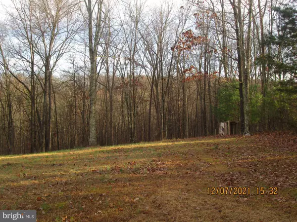 915 TIMBER RIDGE RD, Berkeley Springs, WV 25411