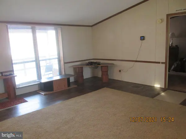 915 TIMBER RIDGE RD, Berkeley Springs, WV 25411