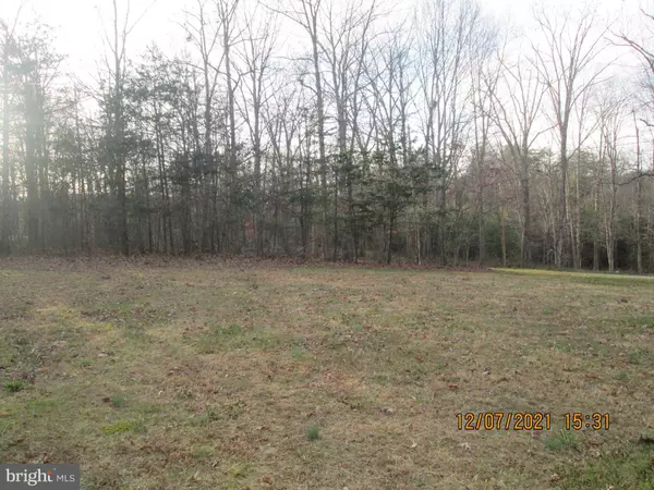 915 TIMBER RIDGE RD, Berkeley Springs, WV 25411