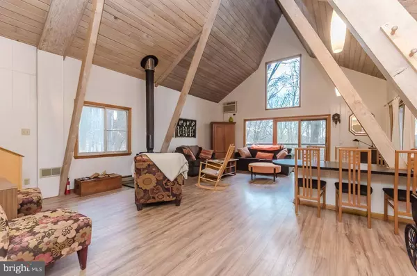 158 WHIPPORWILL WAY, Berkeley Springs, WV 25411