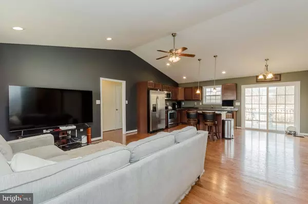 33 TWICKENHAM DR, Martinsburg, WV 25403