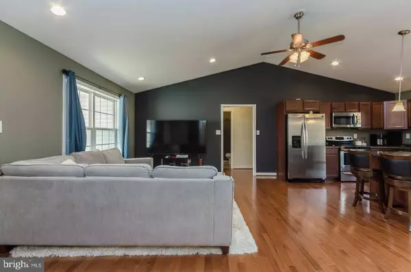 33 TWICKENHAM DR, Martinsburg, WV 25403