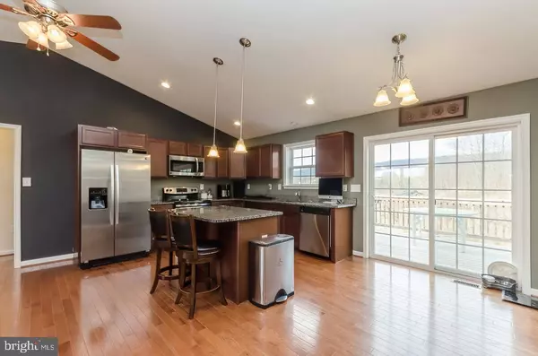 33 TWICKENHAM DR, Martinsburg, WV 25403