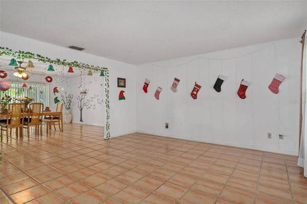 1831 KIM ACRES LANE, Dover, FL 33527