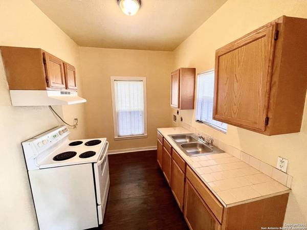 228 SPRUCE ST, San Antonio, TX 78203-1549