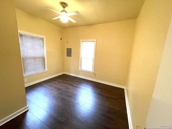 228 SPRUCE ST, San Antonio, TX 78203-1549