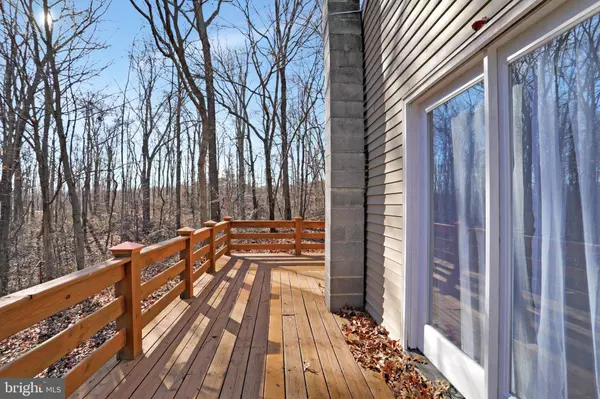 369 GLOYD LN, Great Cacapon, WV 25422