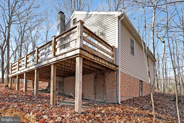 369 GLOYD LN, Great Cacapon, WV 25422