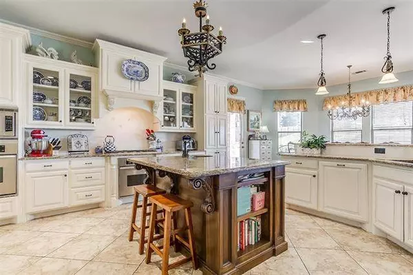 5817 Lakeside Drive, Fort Worth, TX 76179