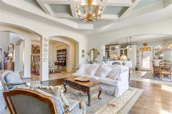 5817 Lakeside Drive, Fort Worth, TX 76179