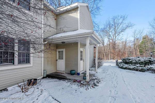 143 Monmouth WAY, Halfmoon, NY 12065