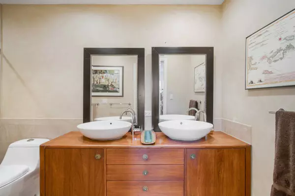 4031 NE 16th AVE, Oakland Park, FL 33334