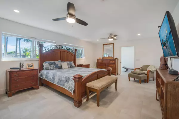 4031 NE 16th AVE, Oakland Park, FL 33334