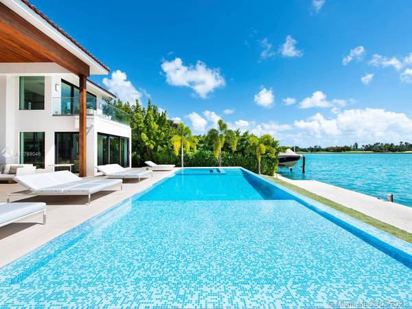 9420 W BROADVIEW DR, Bay Harbor Islands, FL 33154