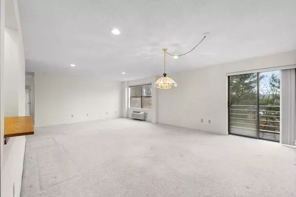 1 Loring Ave #404, Swampscott, MA 01907