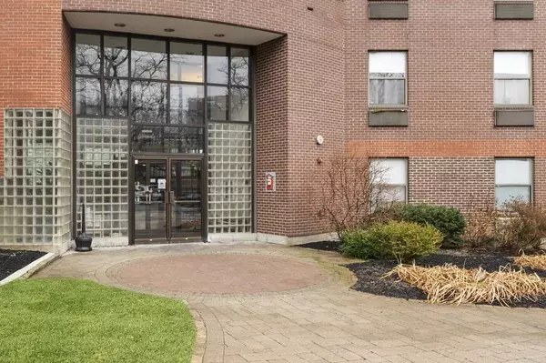 1 Loring Ave #404, Swampscott, MA 01907