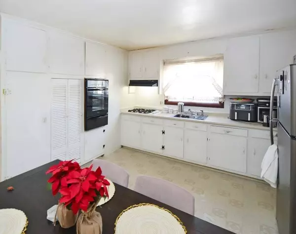 2 Ashton Pl, Methuen, MA 01844