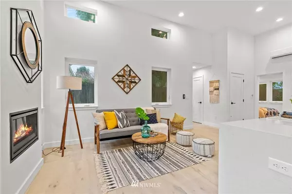 8747 12th AVE NW #B, Seattle, WA 98117