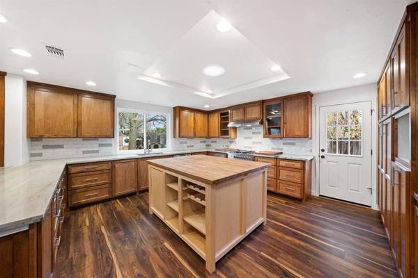 9256 Oak AVE, Orangevale, CA 95662