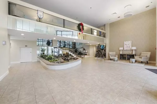 1 Loring Ave #404, Swampscott, MA 01907