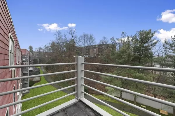 1 Loring Ave #404, Swampscott, MA 01907