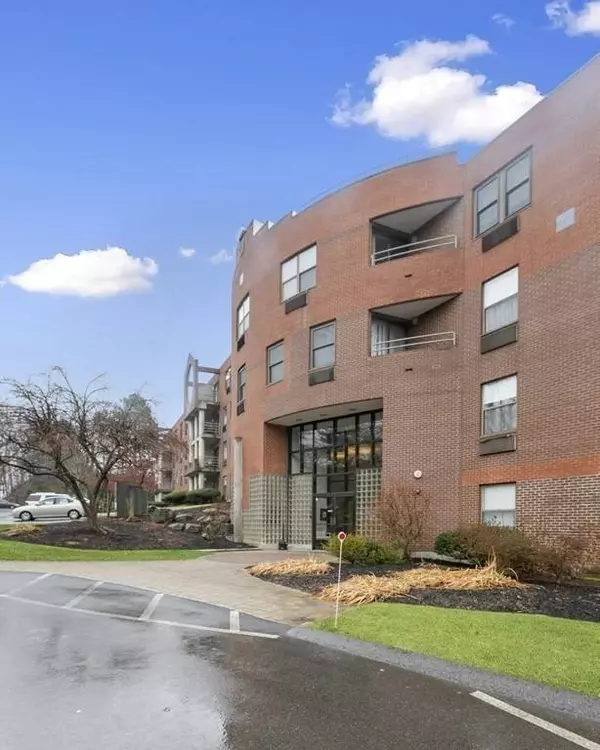 1 Loring Ave #404, Swampscott, MA 01907