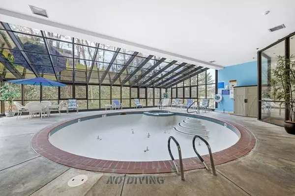 1 Loring Ave #404, Swampscott, MA 01907