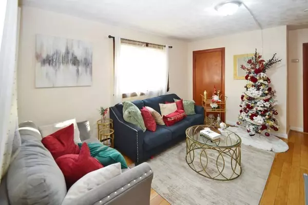 2 Ashton Pl, Methuen, MA 01844