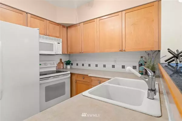 1525 NW 57th ST #213, Seattle, WA 98107