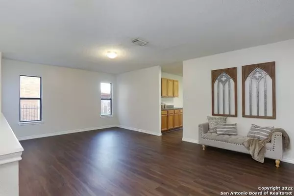 7523 LEGEND POINT DR, San Antonio, TX 78244-2413