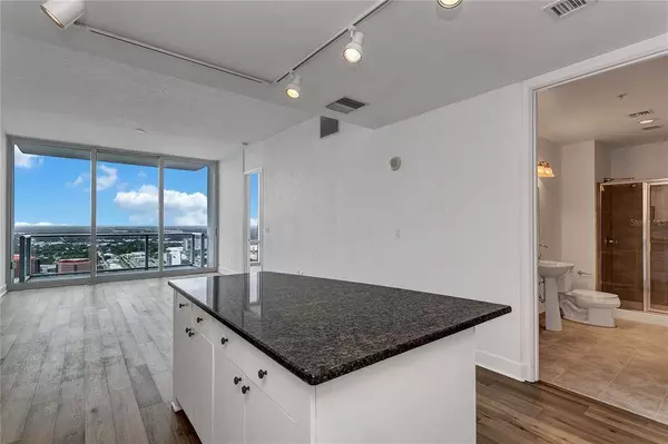 150 ROBINSON #3410, Orlando, FL 32801