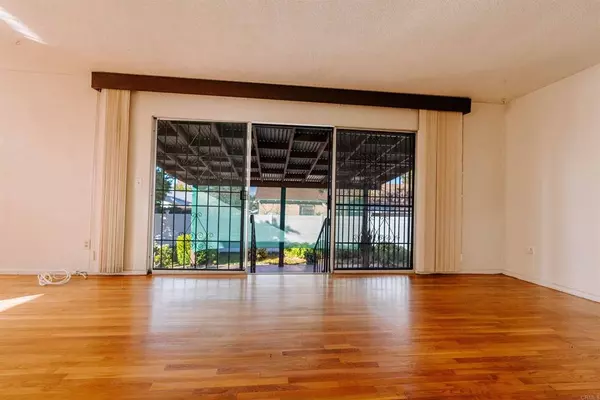 982 Kelton RD, San Diego, CA 92114