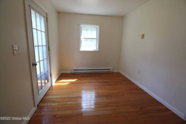 12 Jockeyville  RD, Mayfield, NY 12117