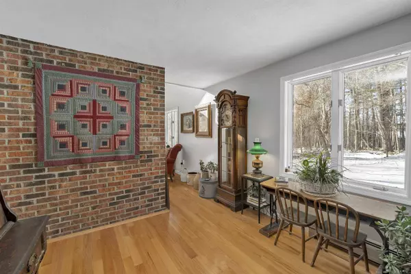 28 Settlers LN, Salem, NH 03079