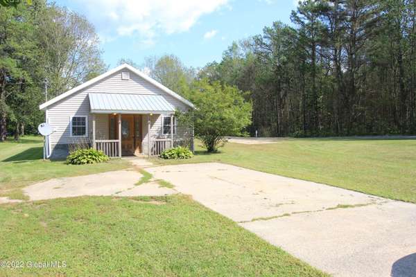 12 Jockeyville  RD, Mayfield, NY 12117