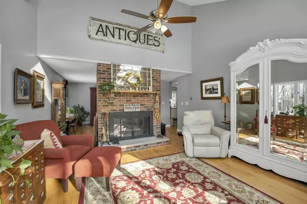 28 Settlers LN, Salem, NH 03079