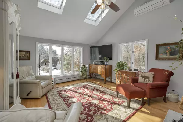 28 Settlers LN, Salem, NH 03079