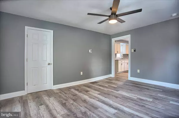 102 N BALTIMORE AVE, Mount Holly Springs, PA 17065