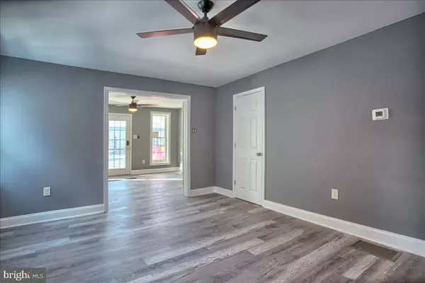 102 N BALTIMORE AVE, Mount Holly Springs, PA 17065