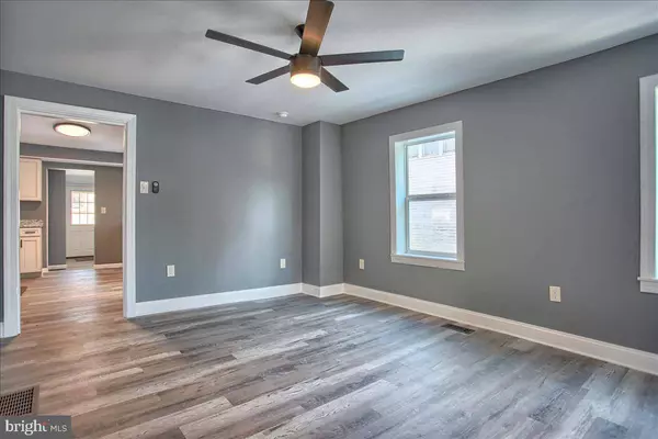 102 N BALTIMORE AVE, Mount Holly Springs, PA 17065