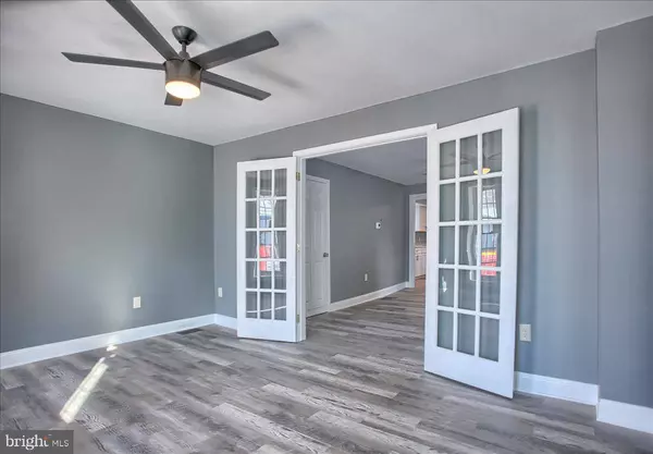 102 N BALTIMORE AVE, Mount Holly Springs, PA 17065