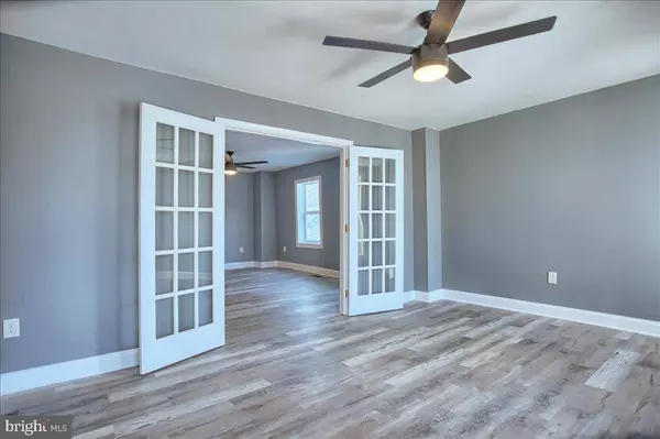 102 N BALTIMORE AVE, Mount Holly Springs, PA 17065