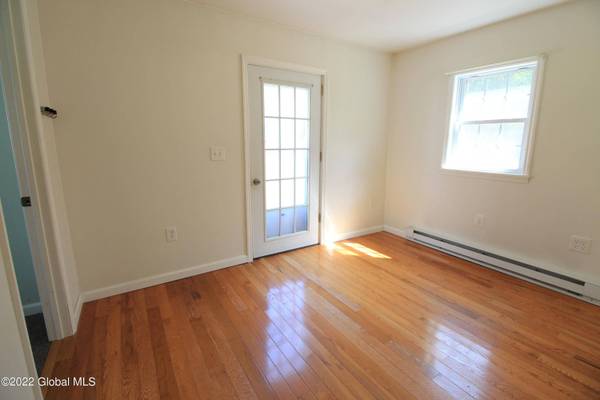 12 Jockeyville RD, Mayfield, NY 12117