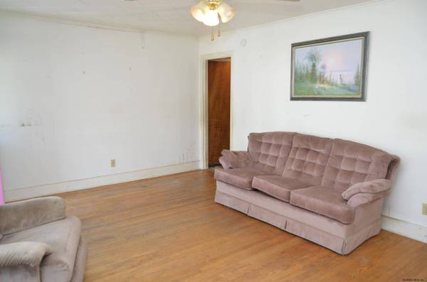 19 LEE AVE, Gloversville, NY 12078