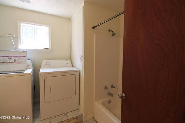 12 Jockeyville RD, Mayfield, NY 12117