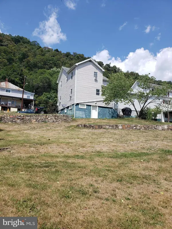 410 WILKES ST, Berkeley Springs, WV 25411