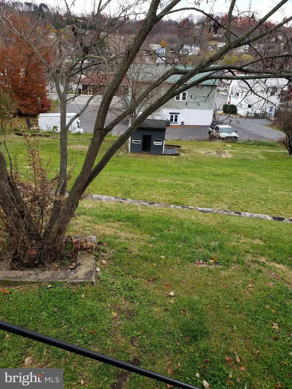 410 WILKES ST, Berkeley Springs, WV 25411